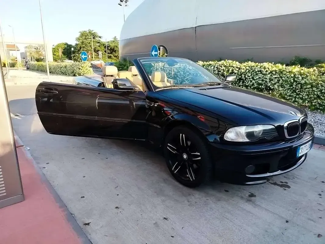 Usata BMW 320 Cabriolet 150 CV (110 kW) 2005 Nero Cabrio