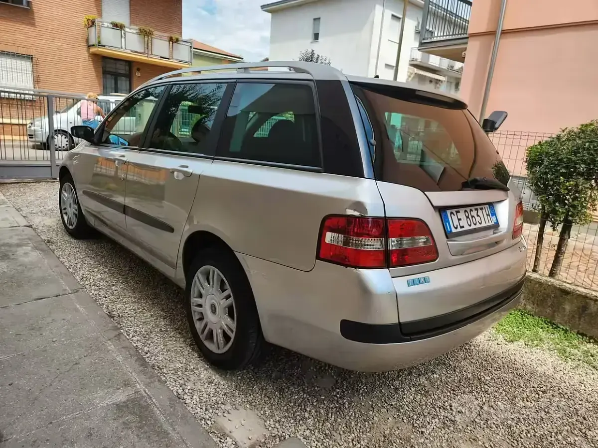 Usata Fiat Stilo Wagon 103 CV (75 kW) 2003 Grigio Station wagon