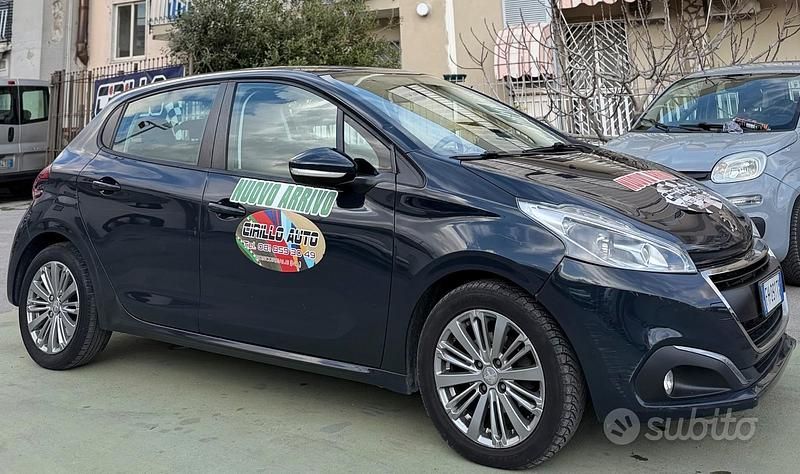 Usata Peugeot 208 75 CV (55 kW) 2017 Grigio Utilitaria