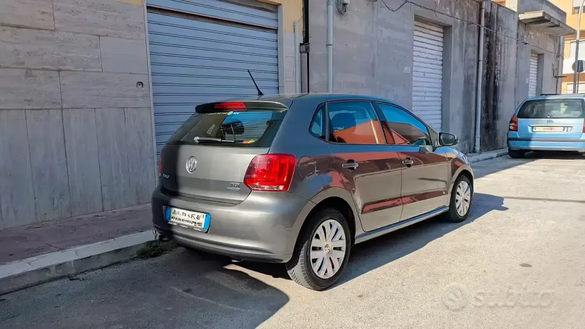 Usata VW Polo 90 CV (66 kW) 2010 Grigio Utilitaria