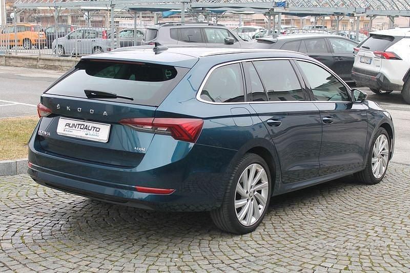 Usata Skoda Octavia Style 150 CV (110 kW) 2022 Verde Station wagon