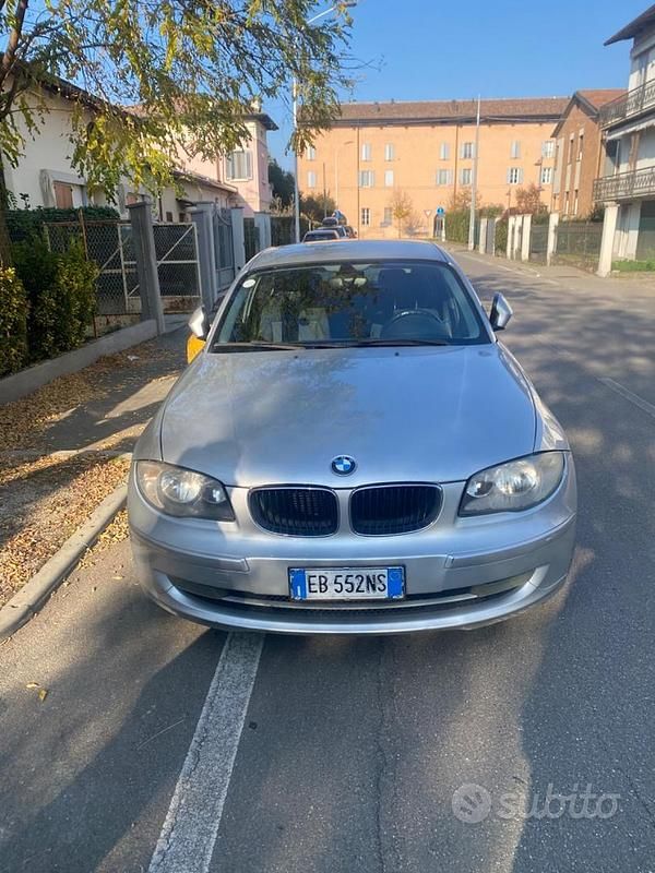 Usata BMW 118 143 CV (105 kW) 2010 Grigio Utilitaria