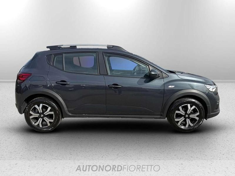 Usata Dacia Sandero Comfort 92 CV (67 kW) 2022 Grigio Berlina