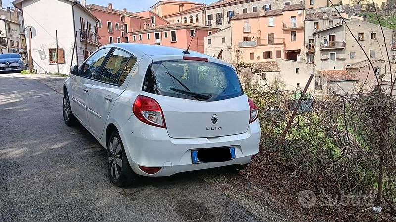 Usata Renault Clio II 75 CV (55 kW) 2011 Bianco Berlina