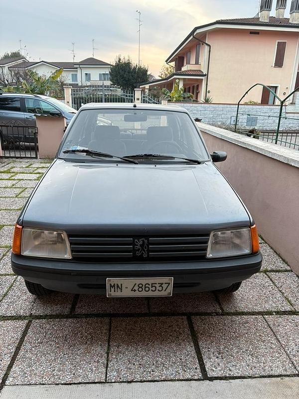 Usata Peugeot 205 54 CV (39 kW) 1994 Grigio Berlina