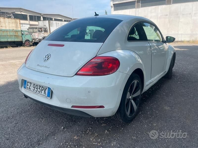 Usata VW Beetle 110 CV (80 kW) 2015 Bianco Utilitaria