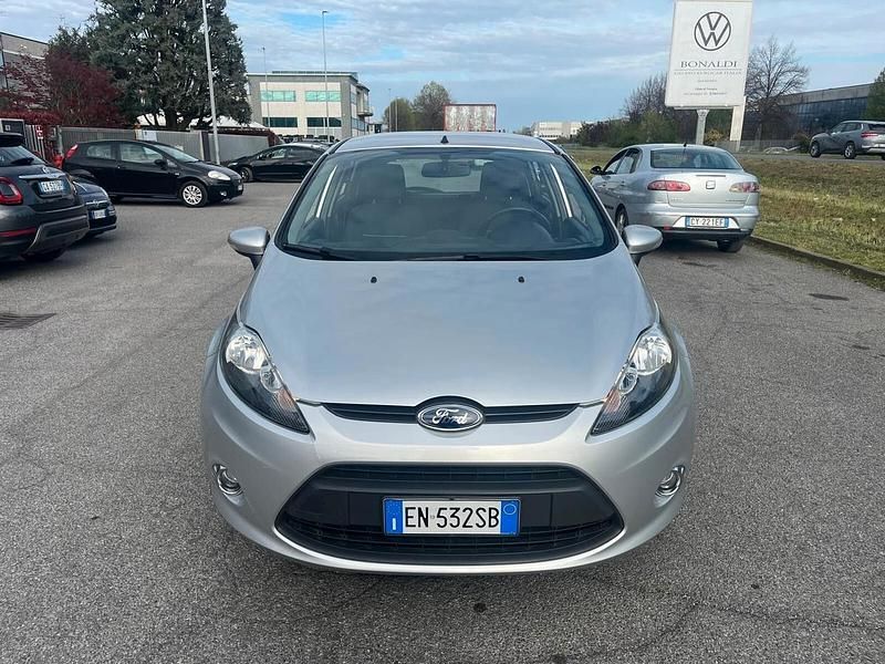 Usado Ford Fiesta Titanium 82 HP (60 kW) 2012 Prateado Citadino