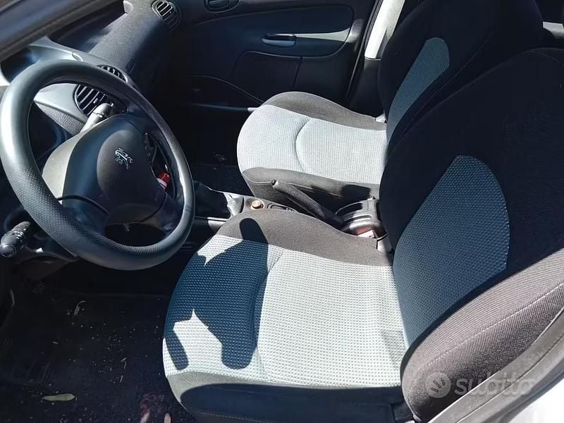 Usata Peugeot 206 68 CV (50 kW) 2004 Grigio Berlina