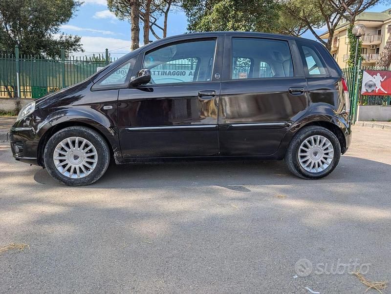Usata Lancia Musa 77 CV (56 kW) 2012 Monovolume