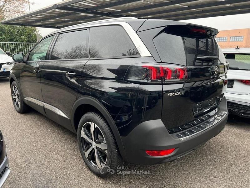 Usata Peugeot 5008 Allure 131 CV (96 kW) 2024 Nero SUV