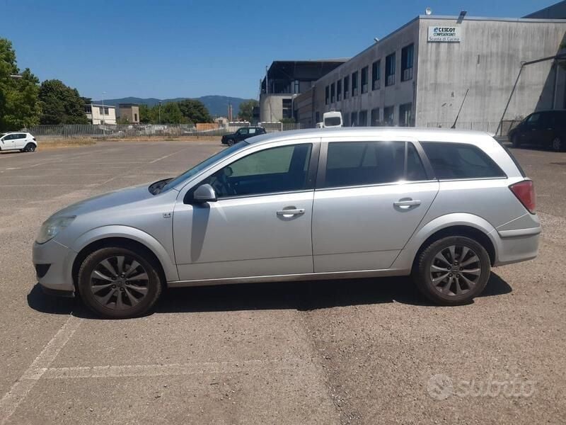 Usata Opel Astra 110 CV (80 kW) 2010 Grigio Station wagon