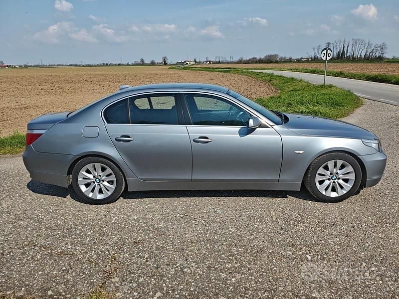 Usata BMW 520 Comfort Edition 170 CV (125 kW) 2004 Grigio Berlina
