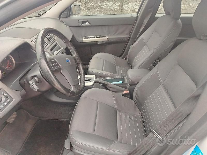 Usata Volvo V50 180 CV (132 kW) 2006 Grigio Station wagon