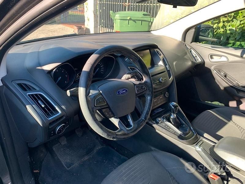Usata Ford Focus Titanium 120 CV (88 kW) 2015 Grigio Station wagon
