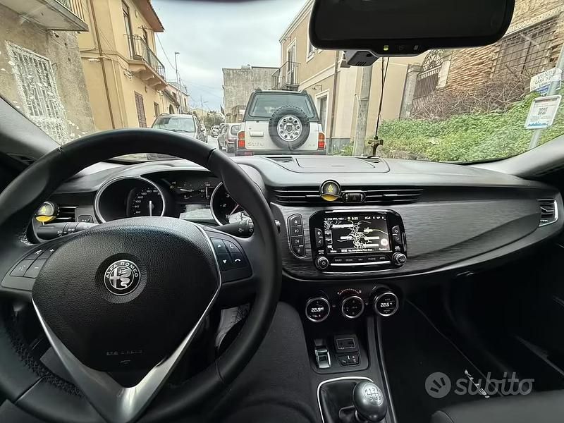 Usata Alfa Romeo Giulietta 120 CV (88 kW) 2019 Nero Utilitaria