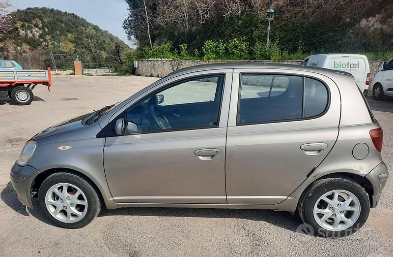 Usata Toyota Yaris 2005 Grigio Berlina