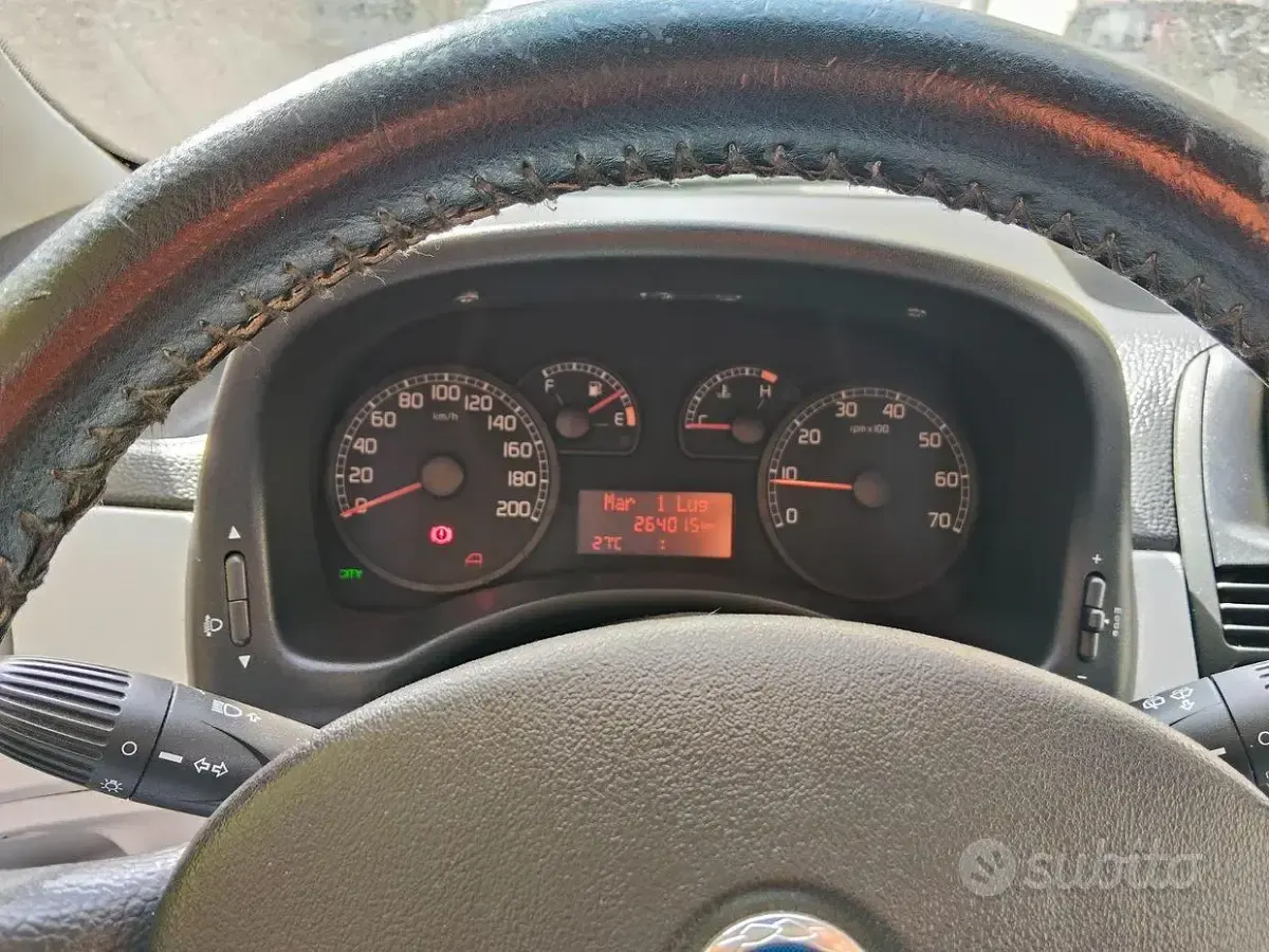 Usata Fiat Punto 69 CV (50 kW) 2011 Utilitaria