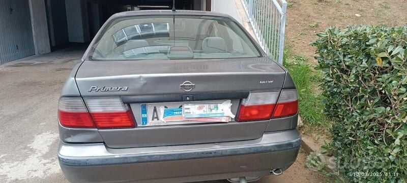 Usata Nissan Primera 102 CV (75 kW) 1997 Grigio Berlina