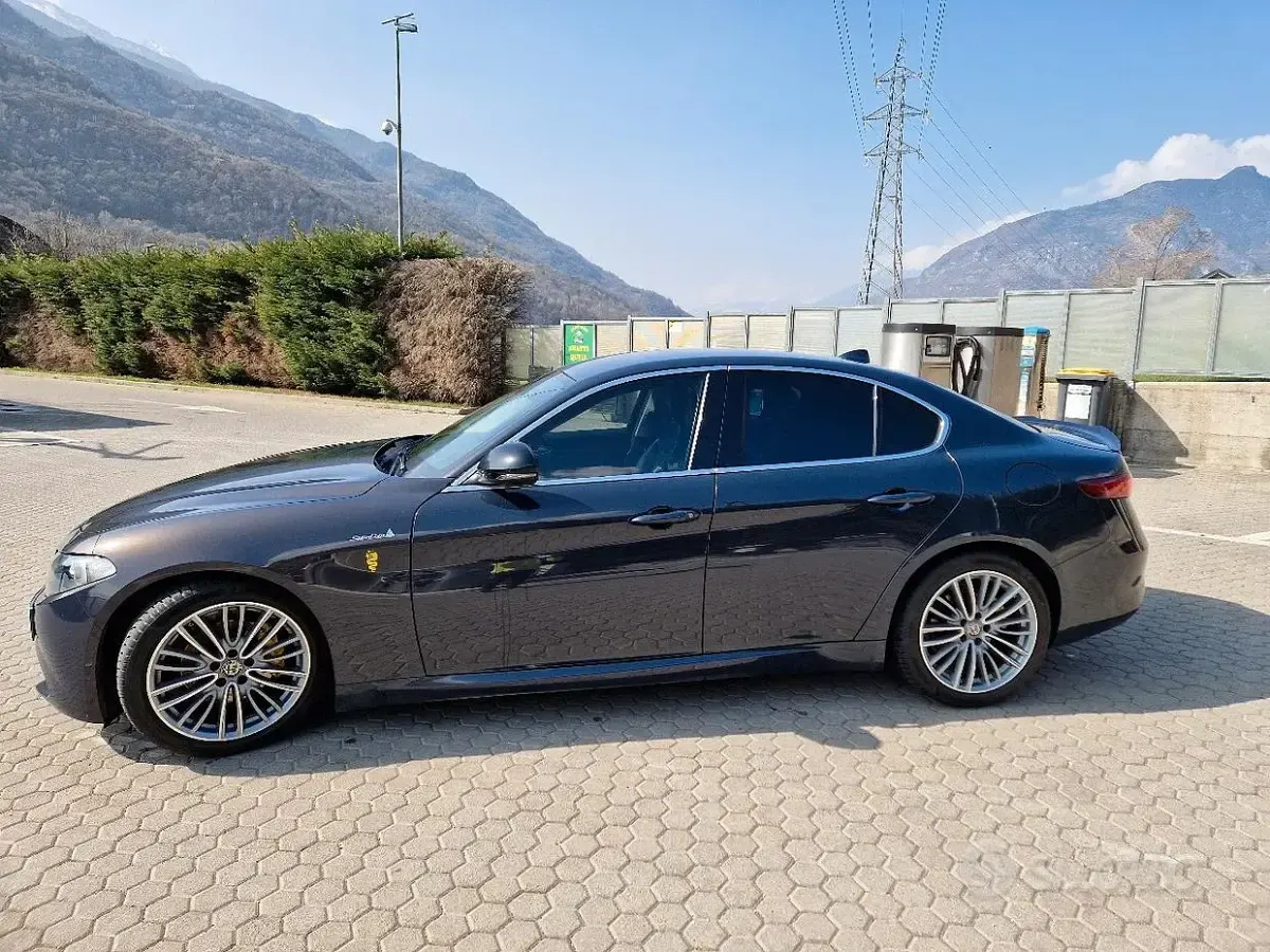 Usata Alfa Romeo Giulia Super 150 CV (110 kW) 2016 Grigio Berlina