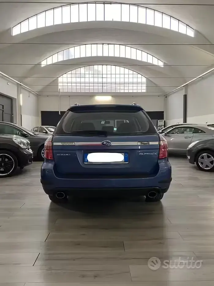 Usata Subaru Outback 165 CV (121 kW) 2007 Blu Station wagon