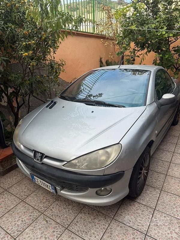 Usata Peugeot 206 CC 109 CV (80 kW) 2003 Grigio Cabrio