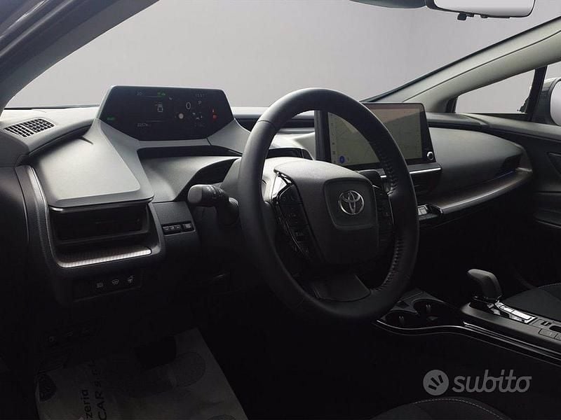 Usata Toyota Prius Lounge 223 CV (164 kW) 2025 Grigio Utilitaria