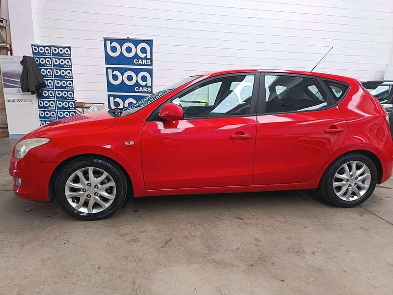 Begagnad Hyundai i30 Dynamiq 116 HK (85 kW) 2010 Röd Sedan