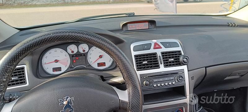 Begagnad Peugeot 307 CC 109 HK (80 kW) 2008 Grå Cab