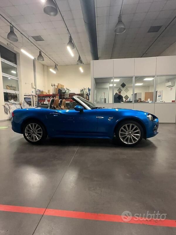 Usata Fiat 124 Spider Lusso 140 CV (102 kW) 2017 Blu Cabrio