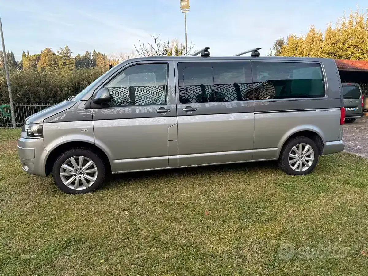 Usata VW Caravelle 180 CV (132 kW) 2010 Grigio Furgone