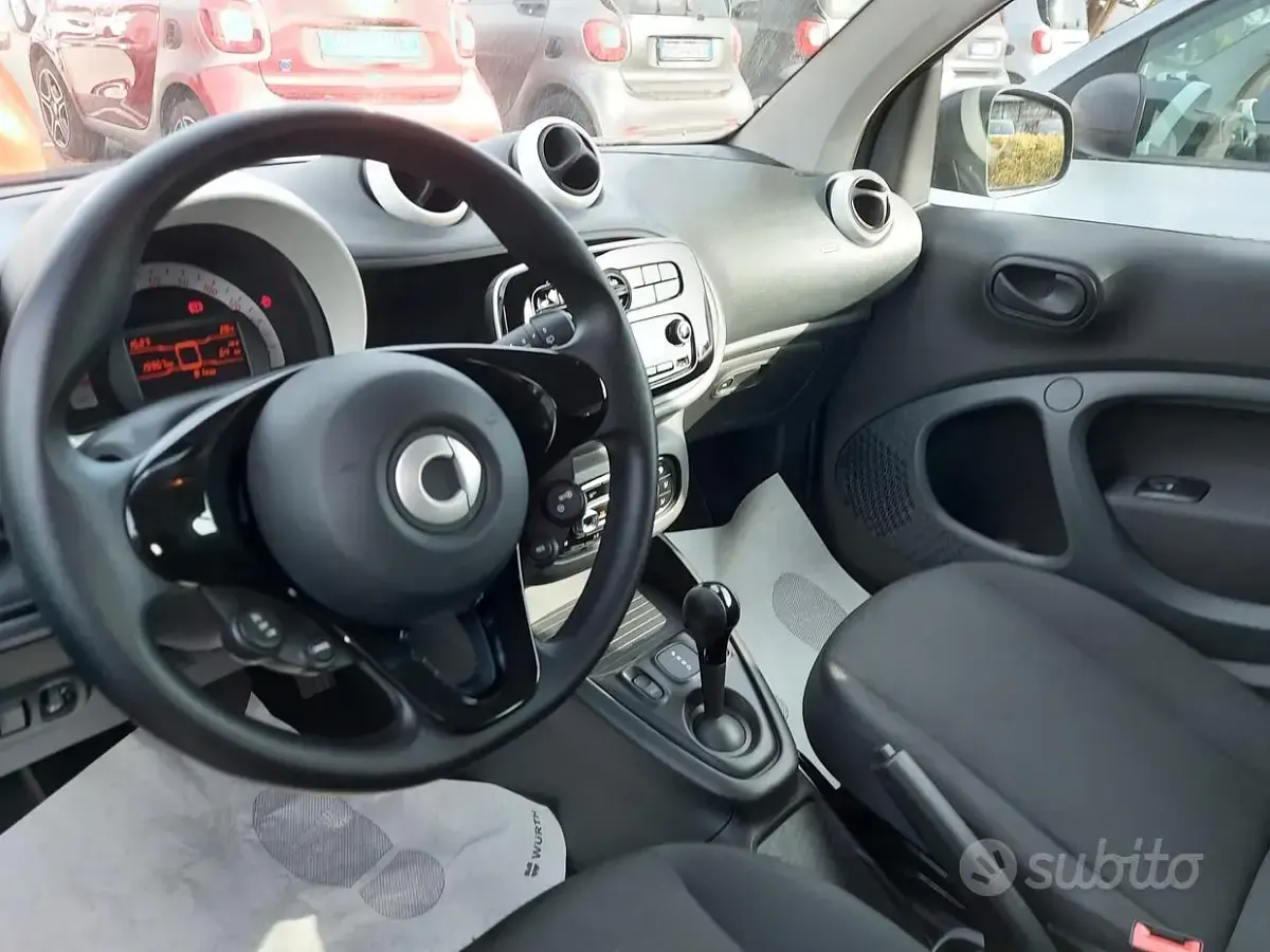 Usata Smart ForTwo Coupé 41 kW (56 CV) 2020 Nero Utilitaria