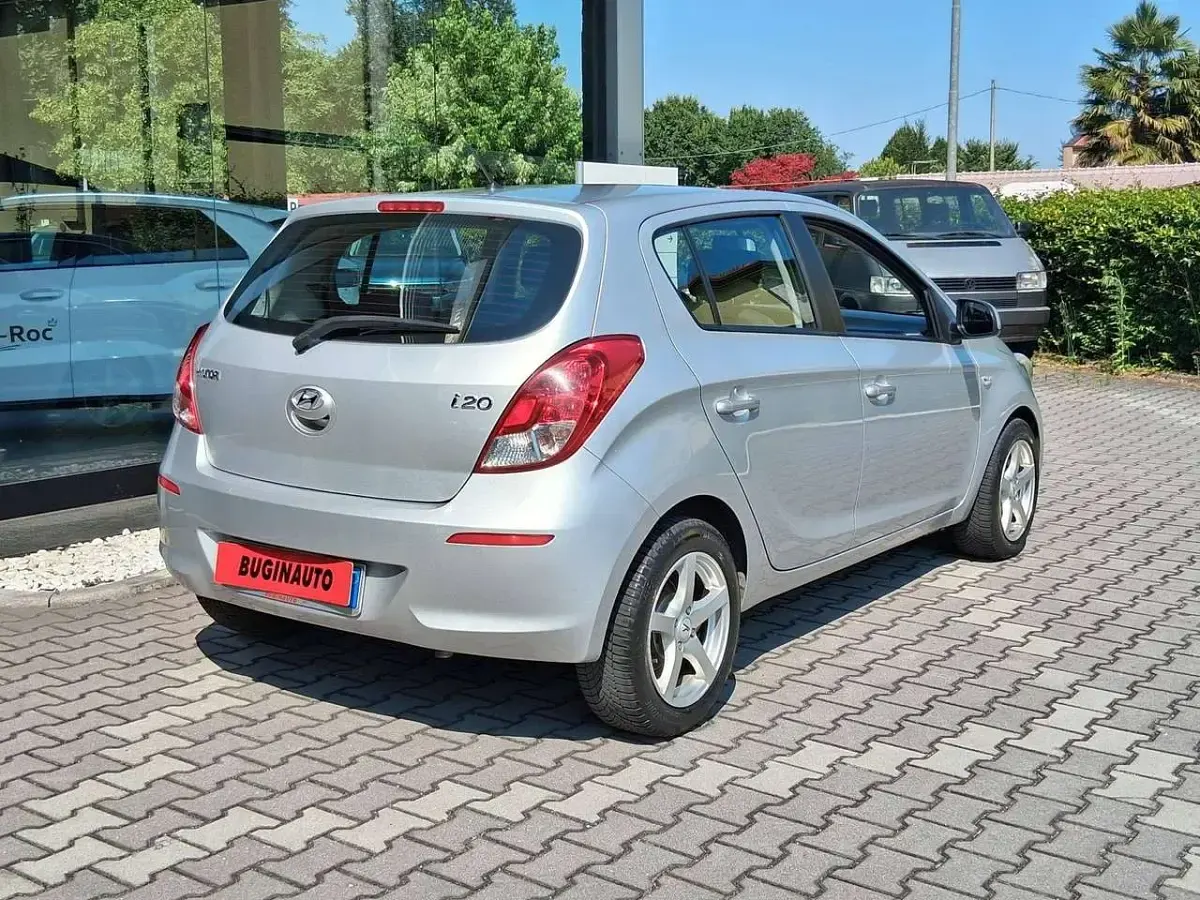 Usata Hyundai i20 Edition 84 CV (61 kW) 2013 Argento metallizzato Utilitaria