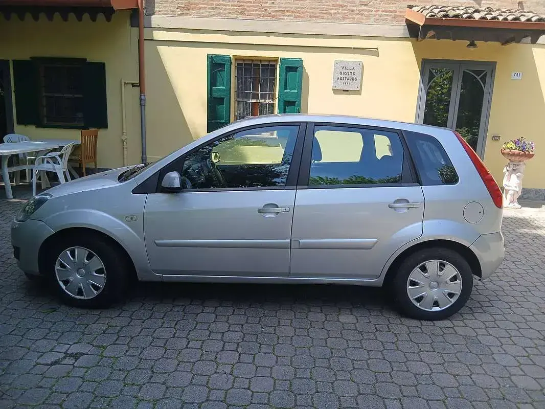 Usata Ford Fiesta 75 CV (55 kW) 2007 Utilitaria