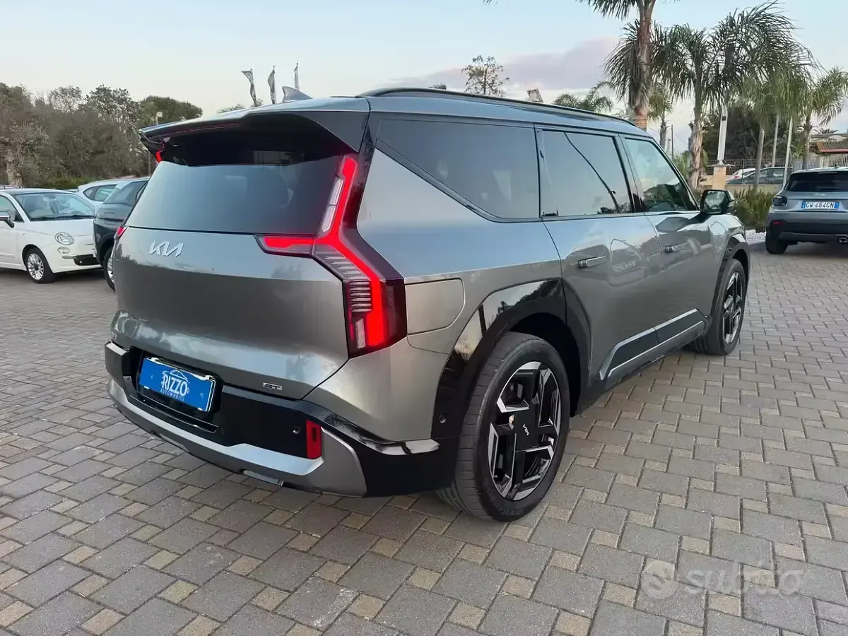 Usata Kia EV9 GT 124 kW (169 CV) 2026 Grigio SUV