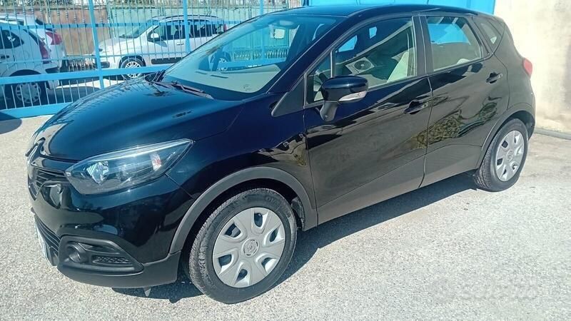 Nero Usata 2014 Renault Captur SUV | 7900 € (Ottimo prezzo) - Immagine 1/4