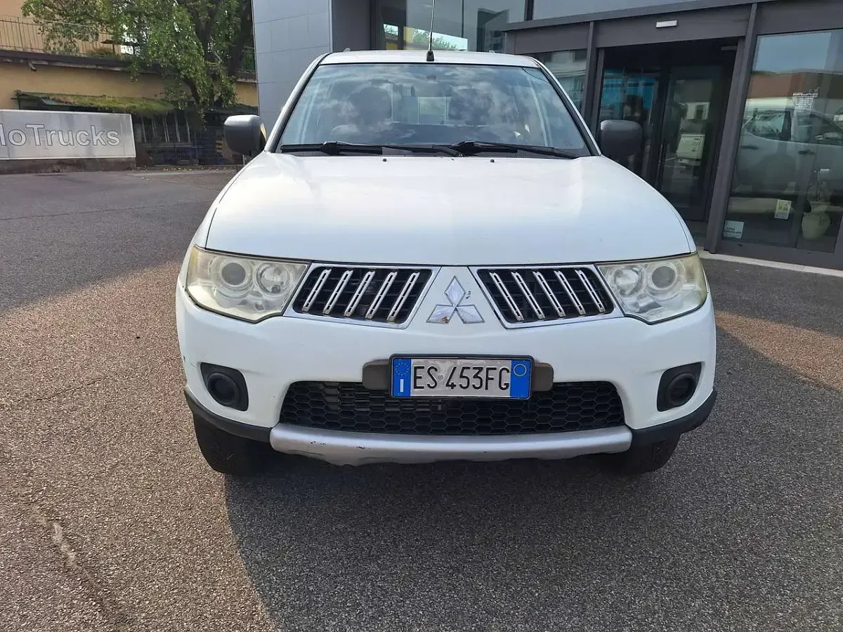 Usata Mitsubishi L200 Invite 136 CV (100 kW) 2013 Bianco Pick-up