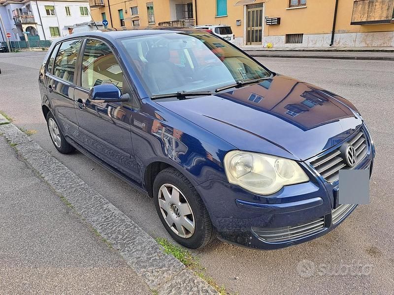 Usata VW Polo Comfortline 80 CV (58 kW) 2004 Blu Utilitaria