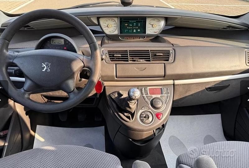 Begagnad Peugeot 807 2012 Grå Minibuss