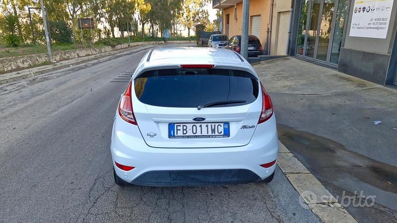 Usata Ford Fiesta 95 CV (69 kW) 2016 Bianco Berlina