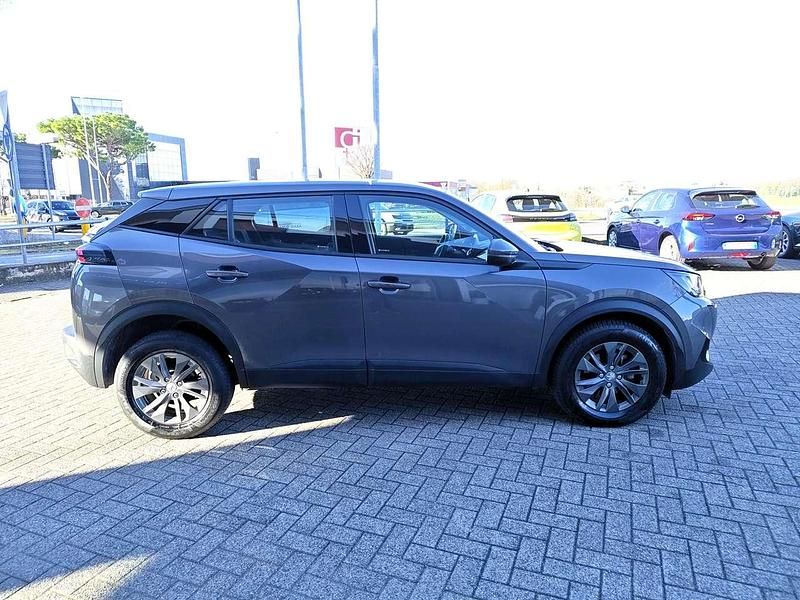 Usata Peugeot 2008 Active 101 CV (74 kW) 2022 Grigio platinum SUV