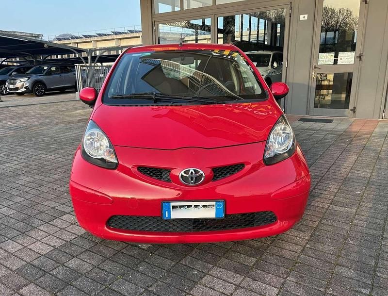 Usata Toyota Aygo 68 CV (50 kW) 2008 Rosso Utilitaria