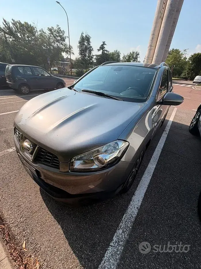 Usata Nissan Qashqai 131 CV (96 kW) 2011 Grigio SUV
