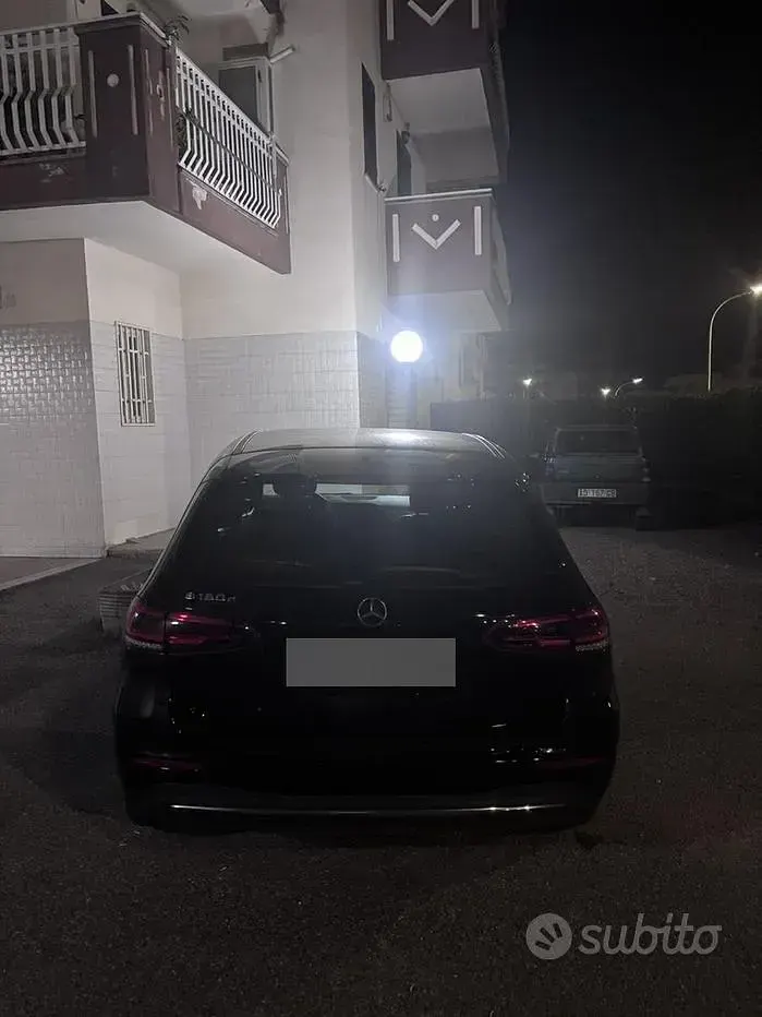 Usata Mercedes B180 136 CV (100 kW) 2020 Nero Utilitaria