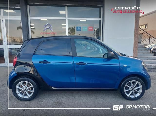 Usata Smart ForFour 2017 Blu Utilitaria