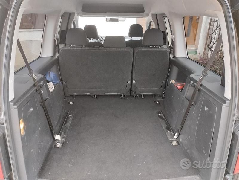 Usata VW Caddy Maxi 102 CV (75 kW) 2016 Marrone Monovolume