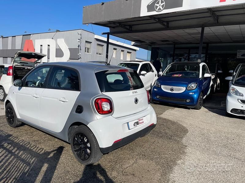 Usata Smart ForFour 70 CV (51 kW) 2019 Bianco Utilitaria