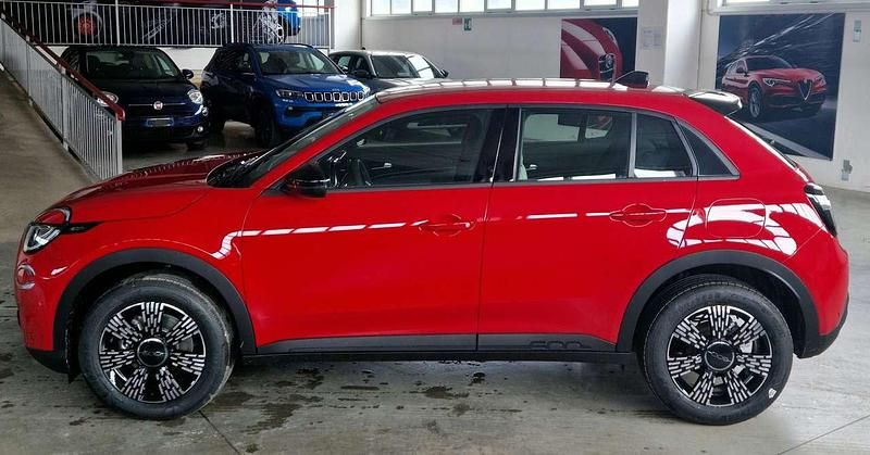 Nuova Fiat 600 Icon 145 CV (106 kW) 2025 Rosso SUV