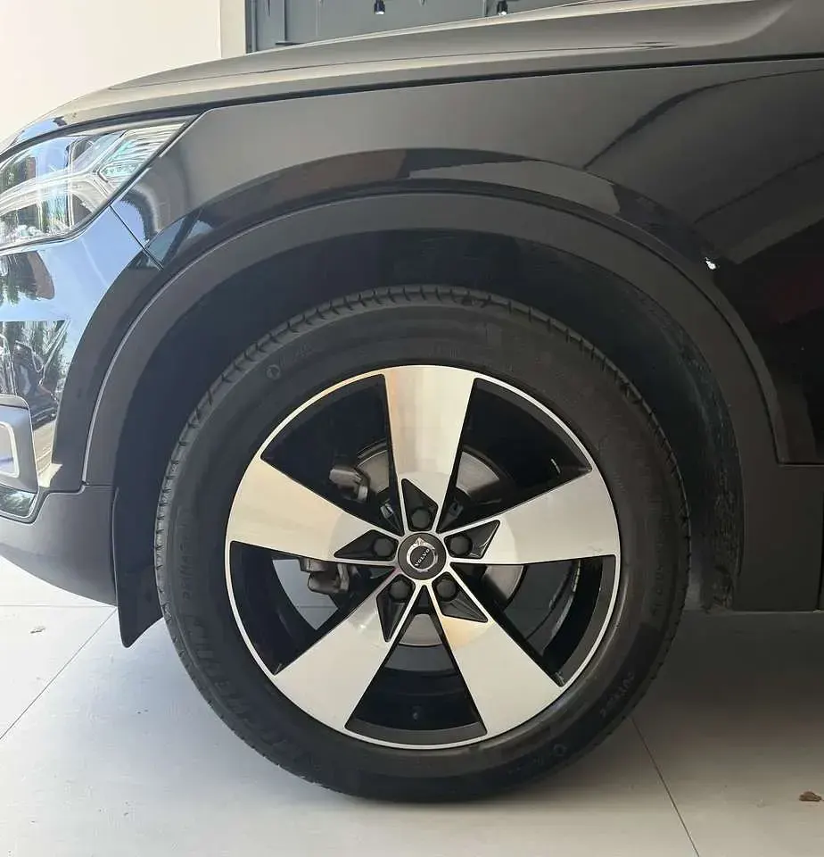 Usata Volvo XC40 Momentum 150 CV (110 kW) 2018 Nero SUV