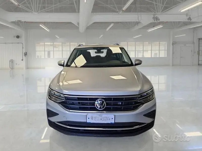 Usata VW Tiguan Life 150 CV (110 kW) 2021 Grigio SUV