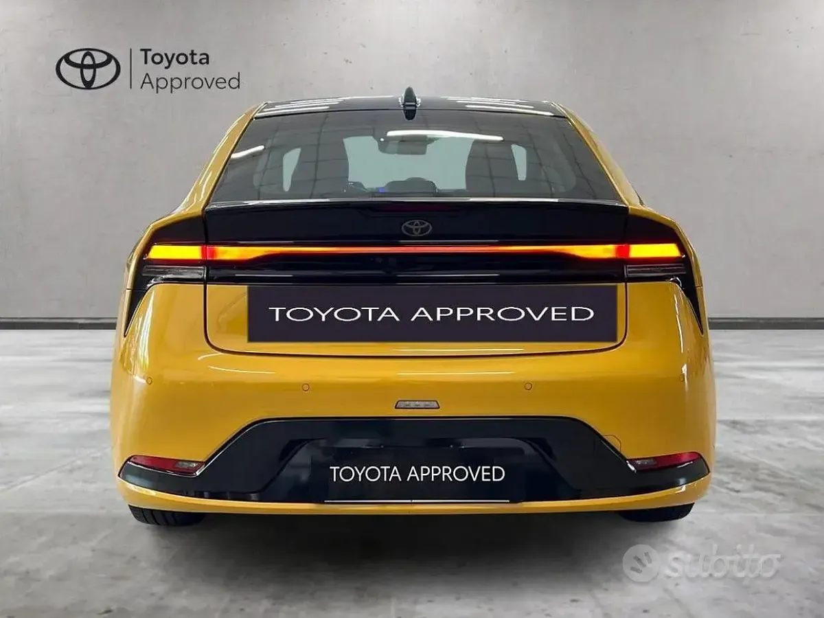 Usata Toyota Prius Lounge+ 151 CV (111 kW) 2024 Giallo Utilitaria